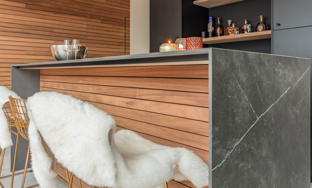 Koop Houten Poolhouse met Bar: Ontspan & Geniet in Uw Tuin!